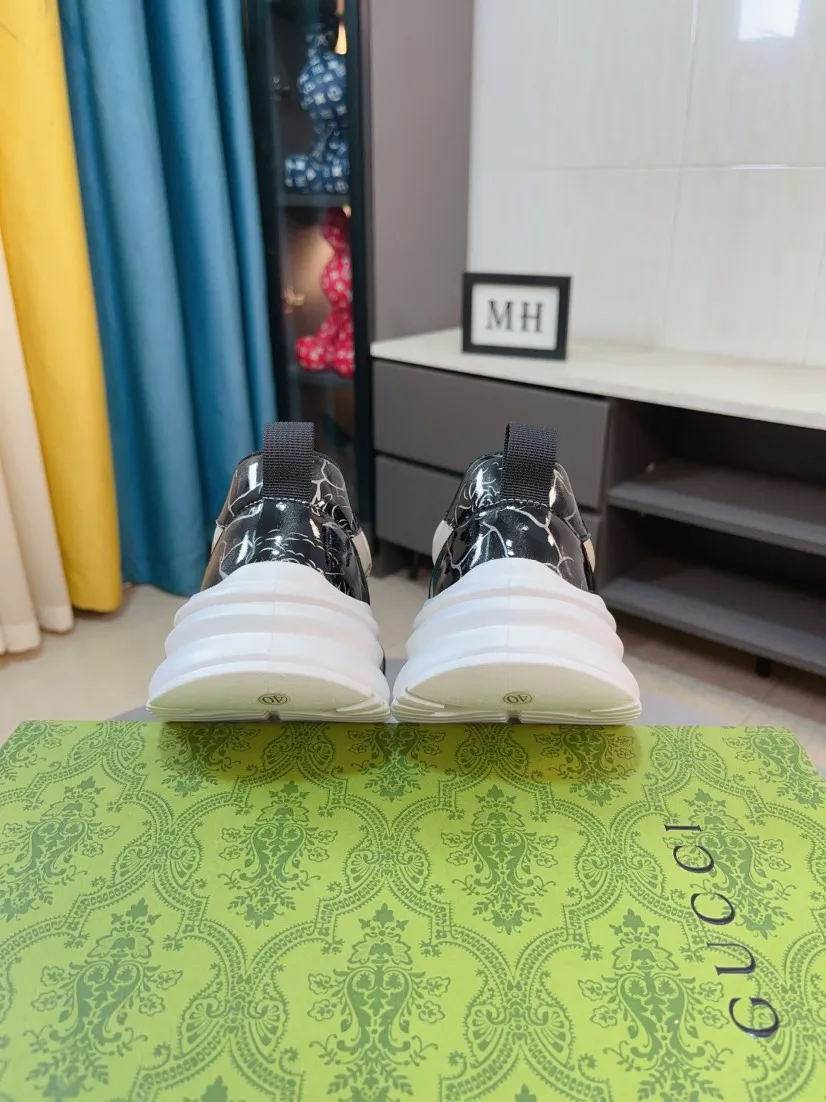 Men's shoes 💰440🌹🌹GUCCI [Gucci] New high-end brand of men's shoes, the latest fashionable casual men's shoes, trendy and versatile style, relaxed and sporty style, uppers imported from Italy, first-layer cowhide, genuine leather lining and ultra-fine workmanship. Original personalized fashionable rubber wear-resistant outsole, light and comfortable on the foot, size 38-44